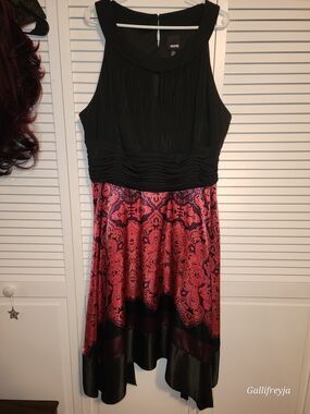 Melrose Woman Black & Pink Paisley Patterned Sleeveless Fit-and-Flare Dress